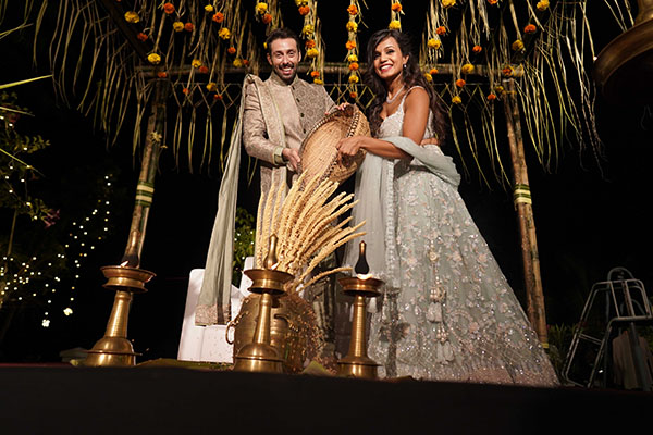 Spanish groom Indian bride hindu ceremony 