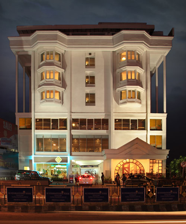 Hotel Abad Plaza|Mg road kochi.  Ac Banquet Hall       